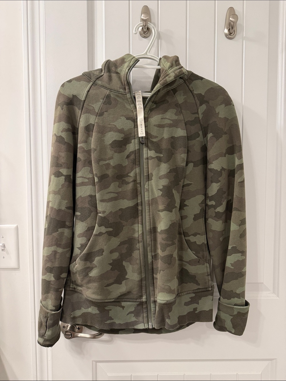 Lululemon size 10 women’s scuba Camouflage Zip-Up Hoodie Jacket